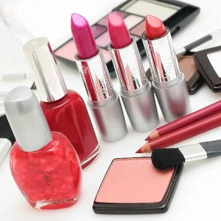 Aprende cómo elegir los productos de maquillaje adecuados