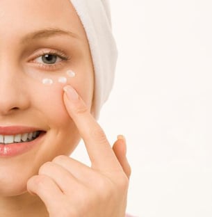 Crema de ojos: funciones, daños y los mejores productos