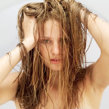 Grasa en el cabello: causas y tratamiento