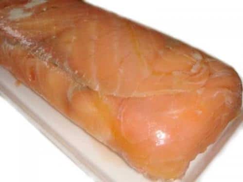 Pastel frío de salmón
