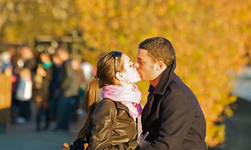 Top 5: pasos para hacer tu primer beso memorable