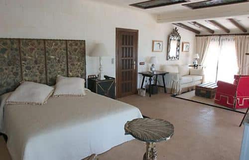 Un alojamiento en la puerta de Doñana; Hotel La Malvasía Del Rocío