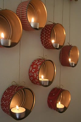 Un bonito decorado hecho con latas y velas