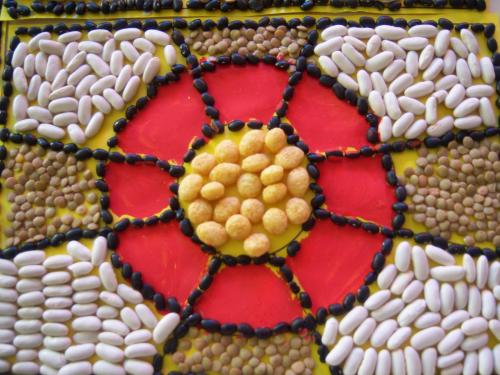 Un mosaico hecho con legumbres
