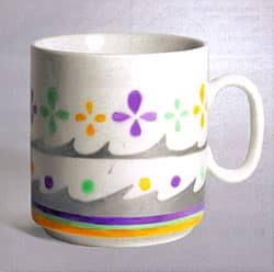 Un regalo fácil y divertido: una taza decorada