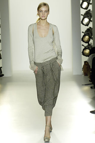 calvin_klein_oi0607_ny18_g.jpg