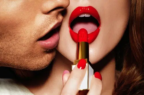 Arriba el labial rojo!