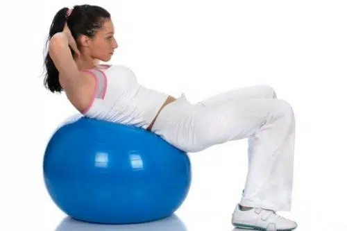 Cómo mejorar la silueta con la ayuda de una pelota