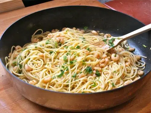 Espaguettis con gambas al ajillo