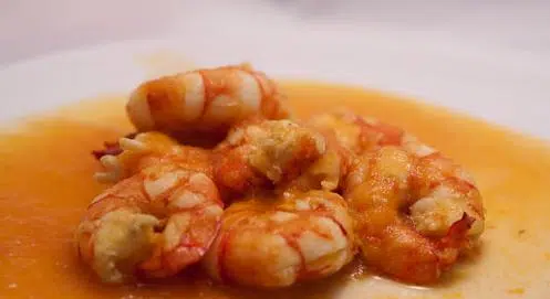 Gambas al vino con tomate
