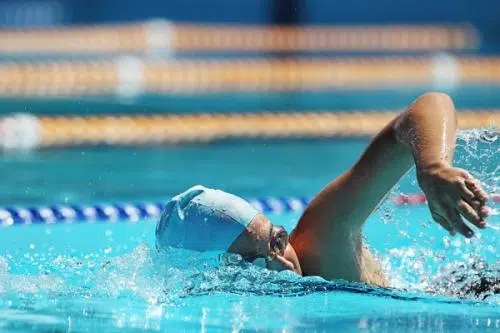 Practica deporte de agua durante este verano