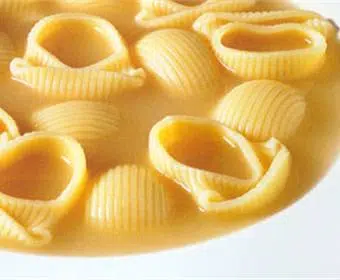 Sopa de pollo con pasta